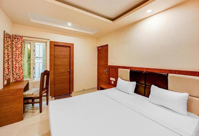 ホテル Capital O 86823  Subhadarsan