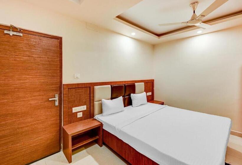 ホテル Capital O 86823  Subhadarsan