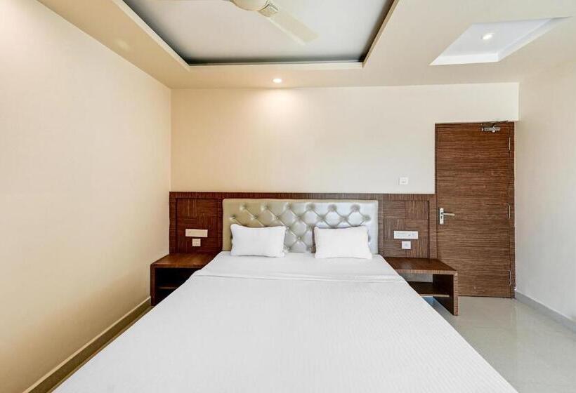 ホテル Capital O 86823  Subhadarsan