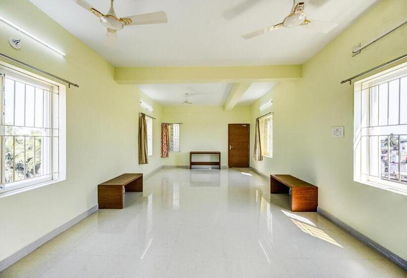 ホテル Capital O 86823  Subhadarsan