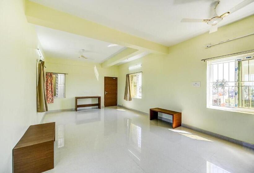 ホテル Capital O 86823  Subhadarsan