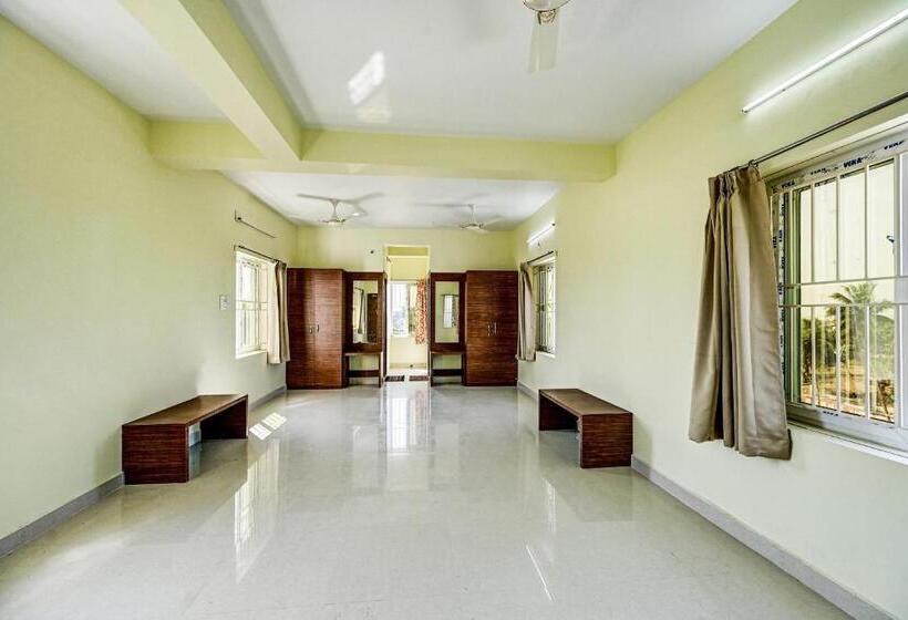 ホテル Capital O 86823  Subhadarsan