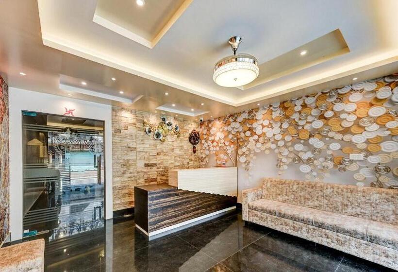 ホテル Capital O 86823  Subhadarsan