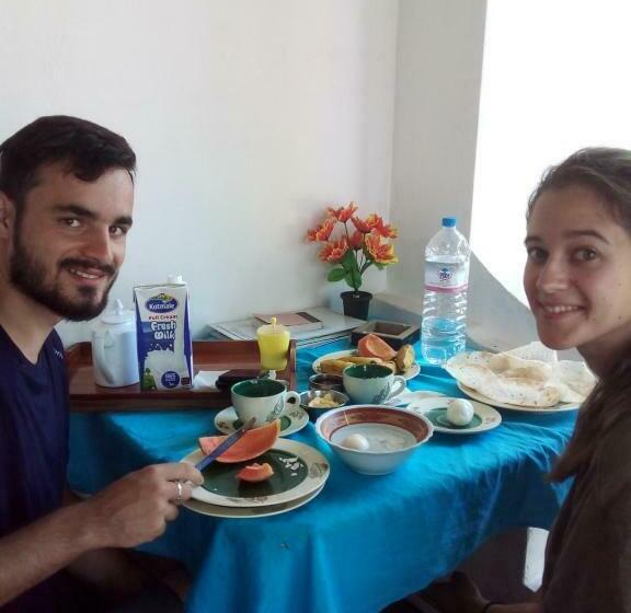 פנסיון A . Piumi Tours & Guest House