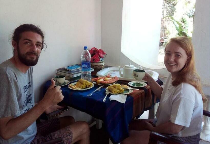 פנסיון A . Piumi Tours & Guest House