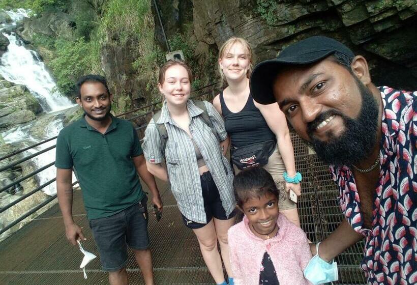 פנסיון A . Piumi Tours & Guest House