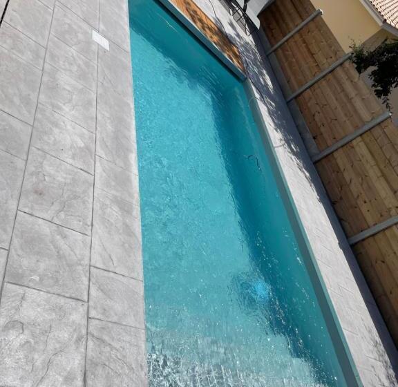 Maison Moderne Avec Piscine Chauffée