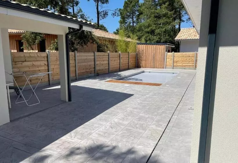 Maison Moderne Avec Piscine Chauffée