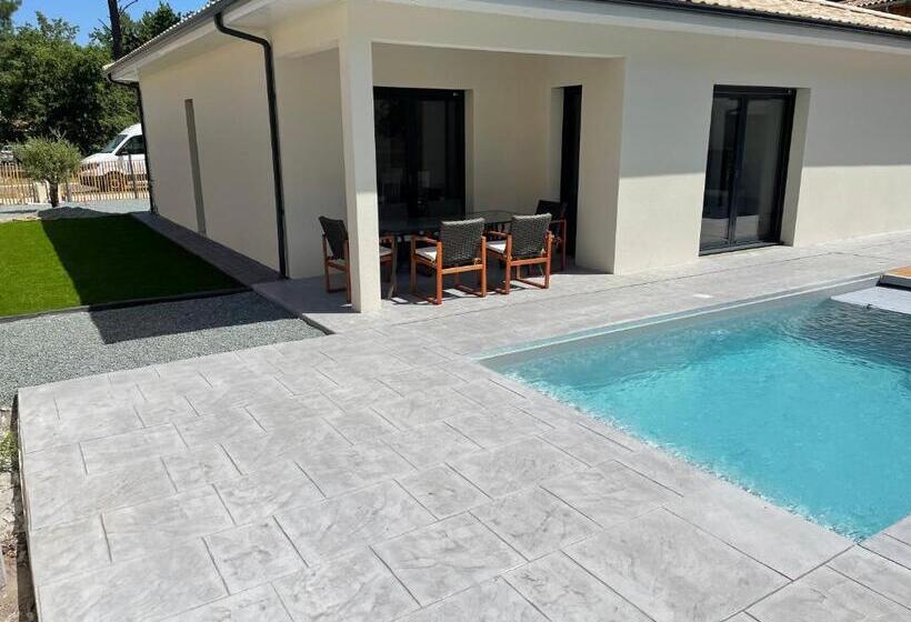 Maison Moderne Avec Piscine Chauffée