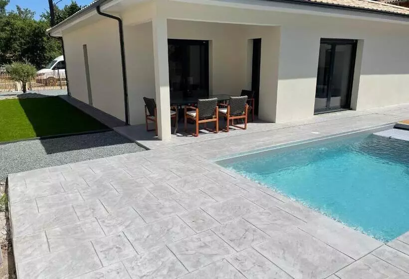 Maison Moderne Avec Piscine Chauffée