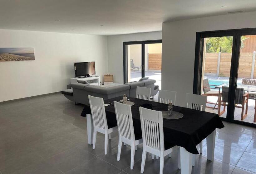 Maison Moderne Avec Piscine Chauffée