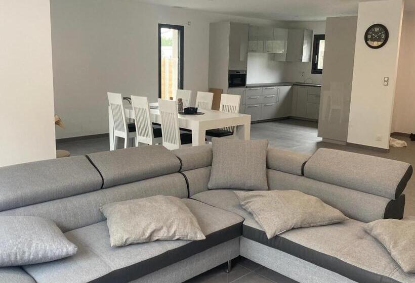 Maison Moderne Avec Piscine Chauffée