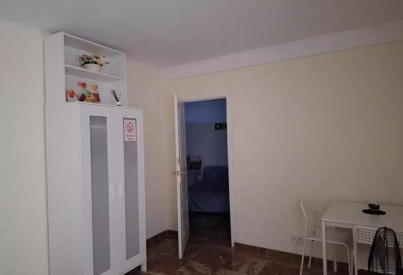 هاستل Pension El Dorado