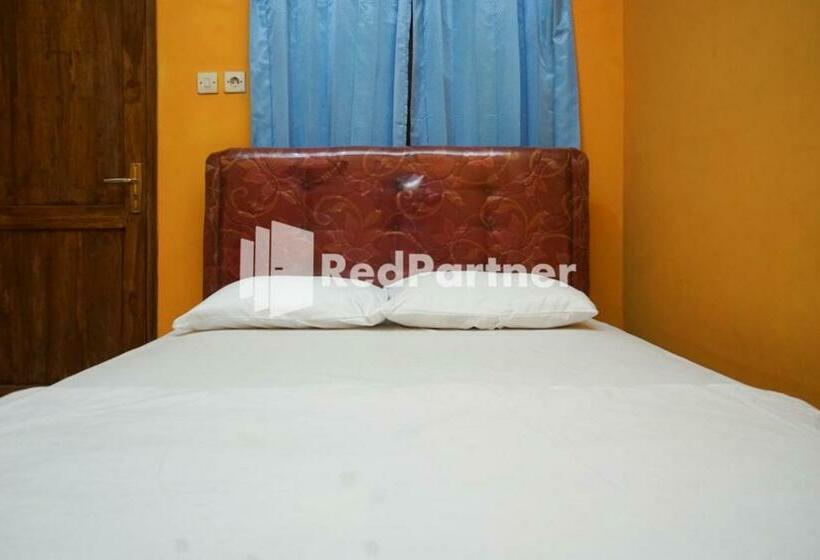 Отель Villa Handayani Songgoriti Redpartner