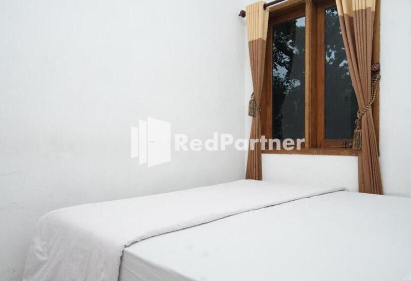 Отель Villa Handayani Songgoriti Redpartner