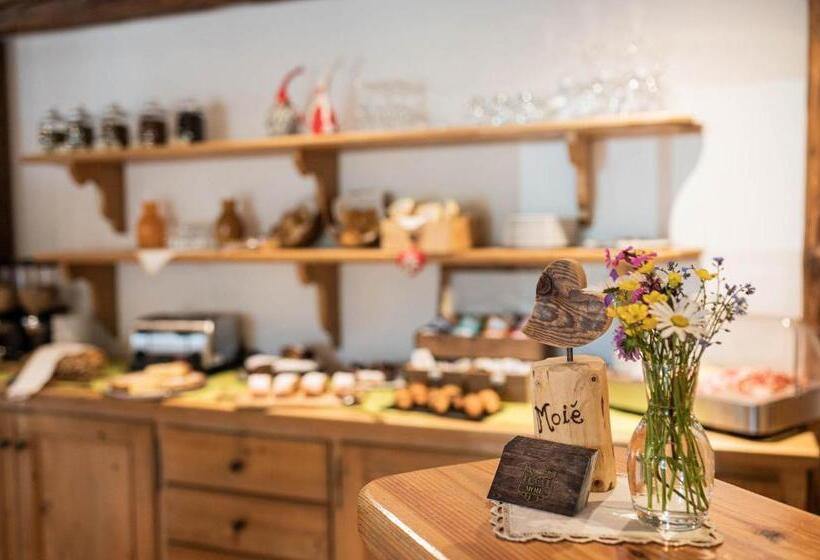 פנסיון Moie  Camere