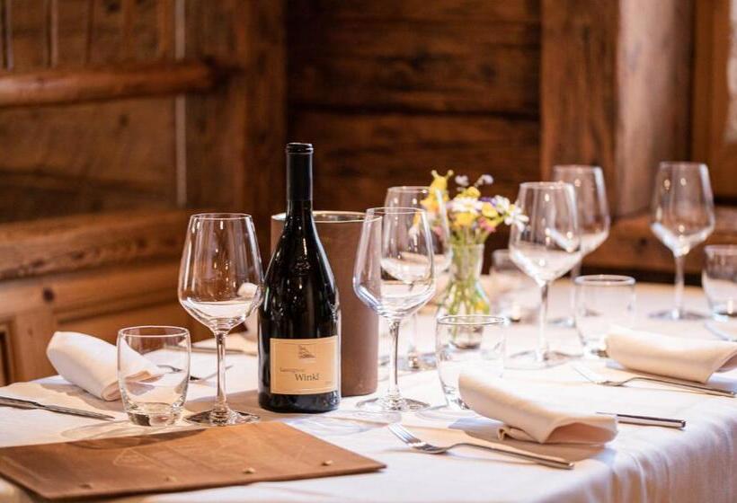 פנסיון Moie  Camere