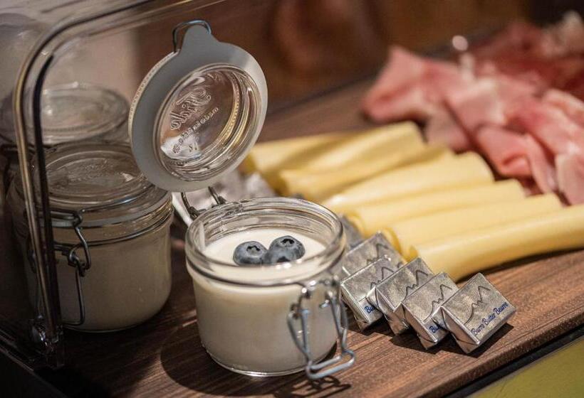 פנסיון Moie  Camere