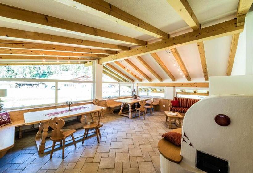 פנסיון Moie  Camere