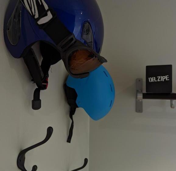 Poolorama Lodge   With Magnificent Mountain View