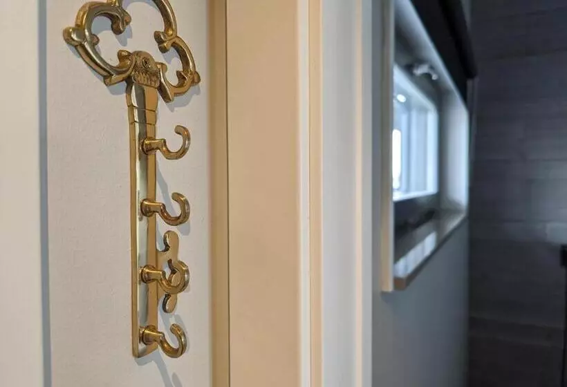 Poolorama Lodge   With Magnificent Mountain View