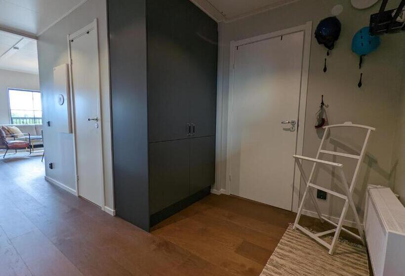 Poolorama Lodge   With Magnificent Mountain View