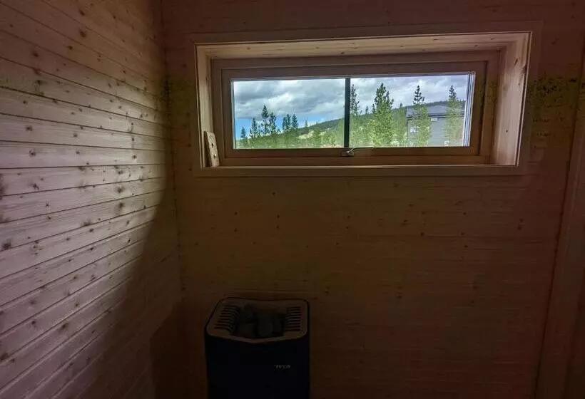 Poolorama Lodge   With Magnificent Mountain View