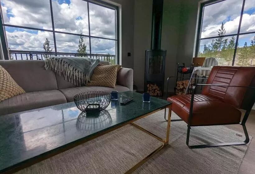 Poolorama Lodge   With Magnificent Mountain View