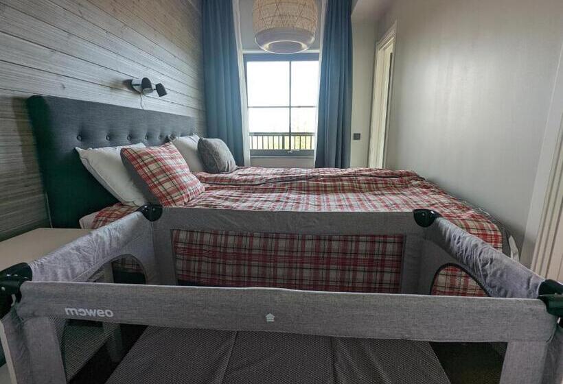 Poolorama Lodge   With Magnificent Mountain View