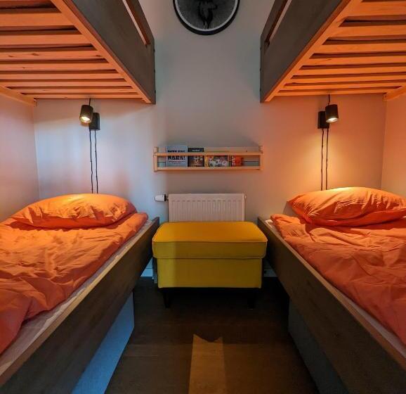 Poolorama Lodge   With Magnificent Mountain View