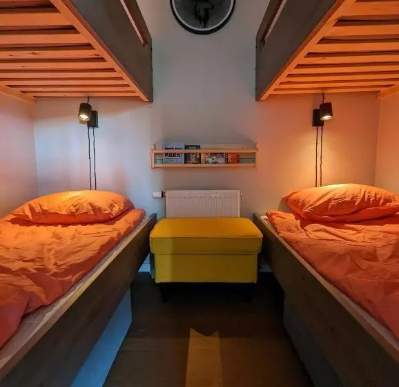 Poolorama Lodge   With Magnificent Mountain View