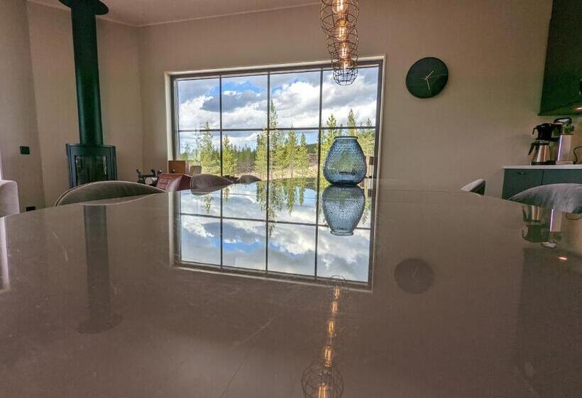 Poolorama Lodge   With Magnificent Mountain View