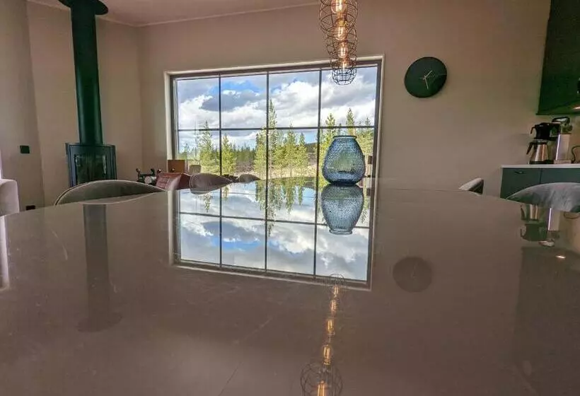 Poolorama Lodge   With Magnificent Mountain View