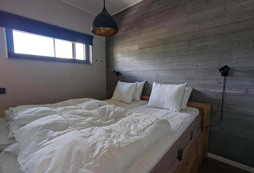 Poolorama Lodge   With Magnificent Mountain View