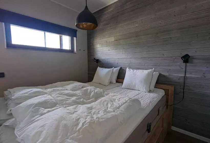 Poolorama Lodge   With Magnificent Mountain View