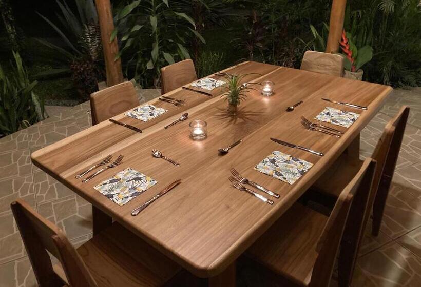 אתר נופש Pura Vida Vegana