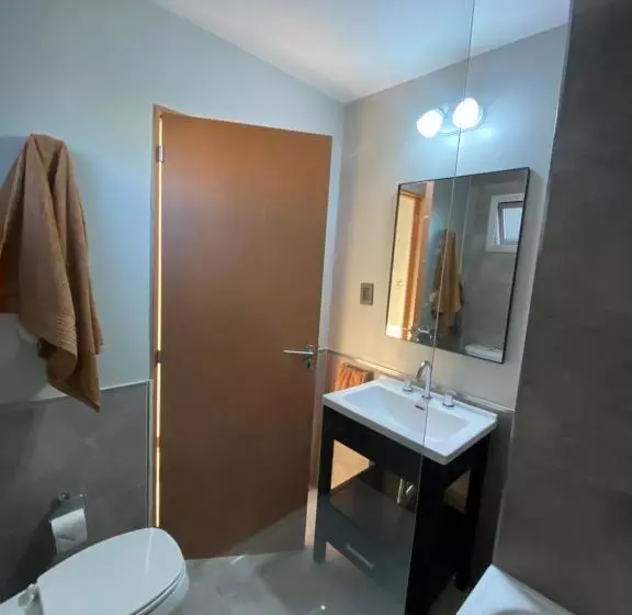 Hermoso Departamento Céntrico Con Estacionamiento