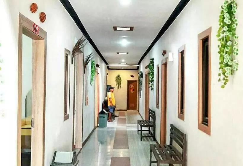 Hotelli Central House Karimunjawa Mitra Reddoorz