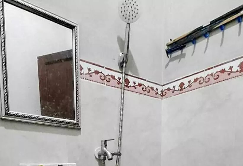 Hotelli Central House Karimunjawa Mitra Reddoorz