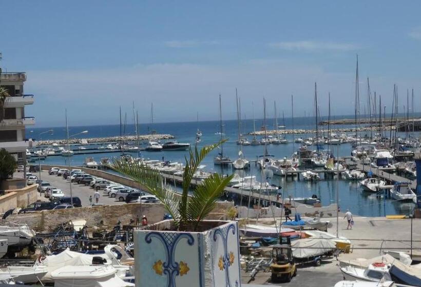 Regina Margherita   Bed And Breakfast & Rooftop Lounge Bar