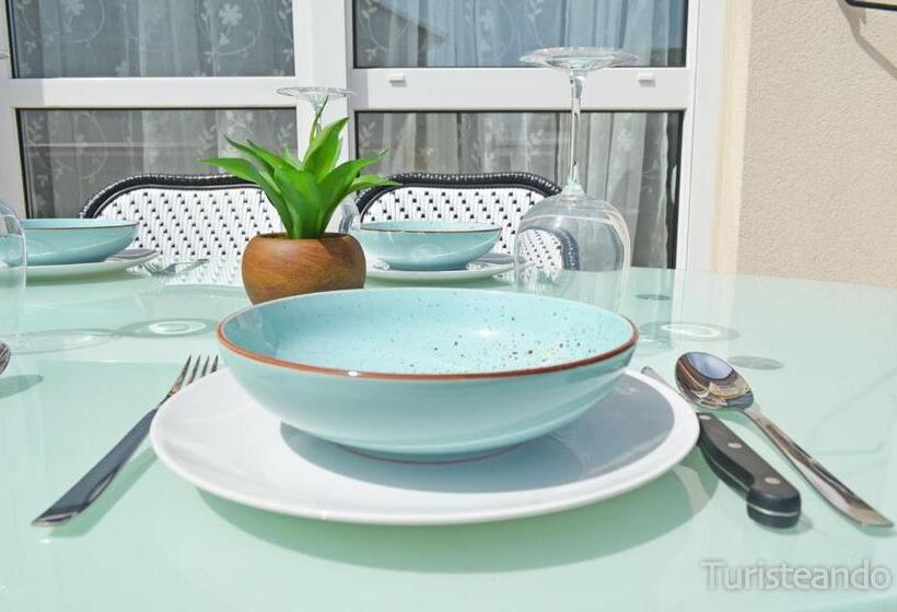 Viento Norte Amplia Terraza Y Chill Out Para Quienes Buscan Descanso Y Calidez