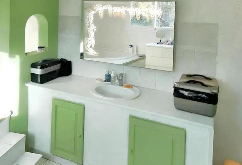 Villa Spacieuse A Aimargues Avec Piscine Privee