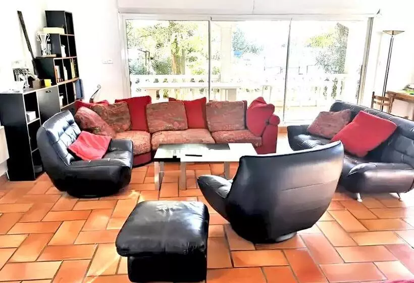 Villa Spacieuse A Aimargues Avec Piscine Privee