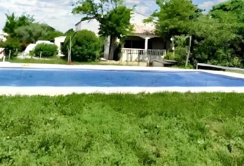 Villa Spacieuse A Aimargues Avec Piscine Privee