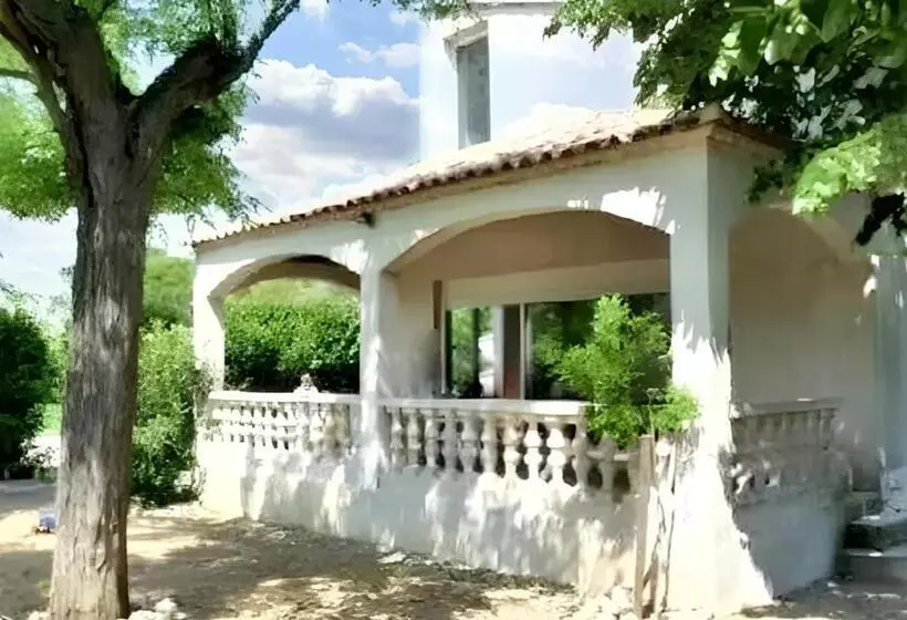 Villa Spacieuse A Aimargues Avec Piscine Privee