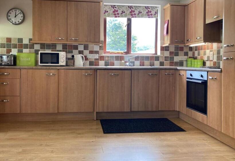 Water Mill Vacations Goldfinch   Pet Friendly