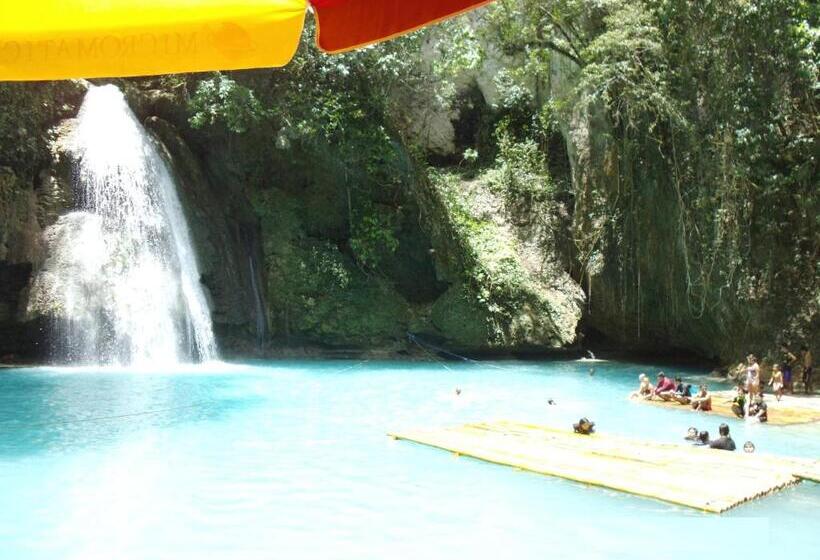 Aamiaismajoitus (B&B) Moalboal Bamboo House / Rooms