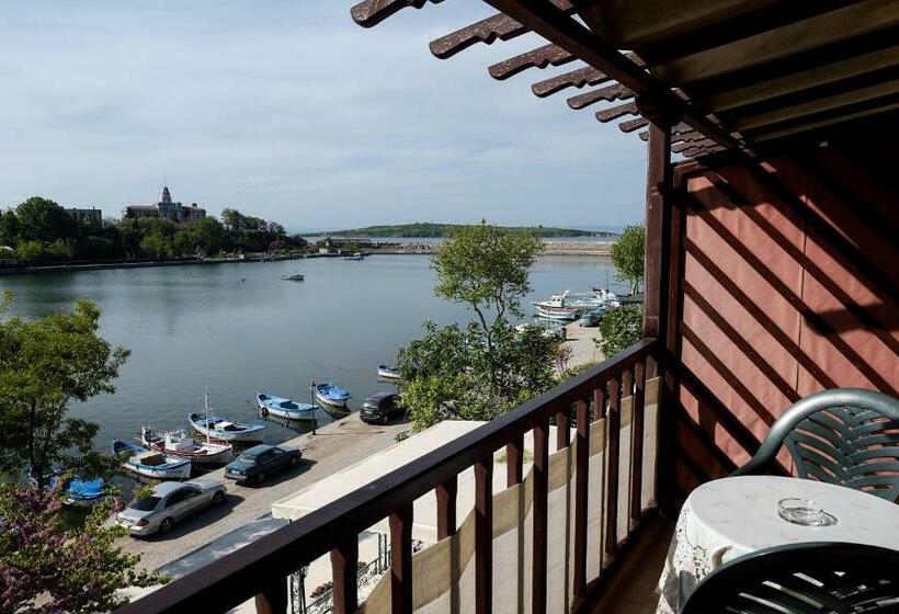 פנסיון House Diona