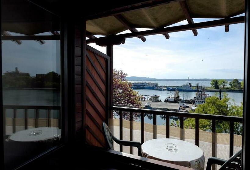 פנסיון House Diona