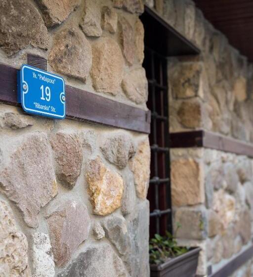 פנסיון House Diona